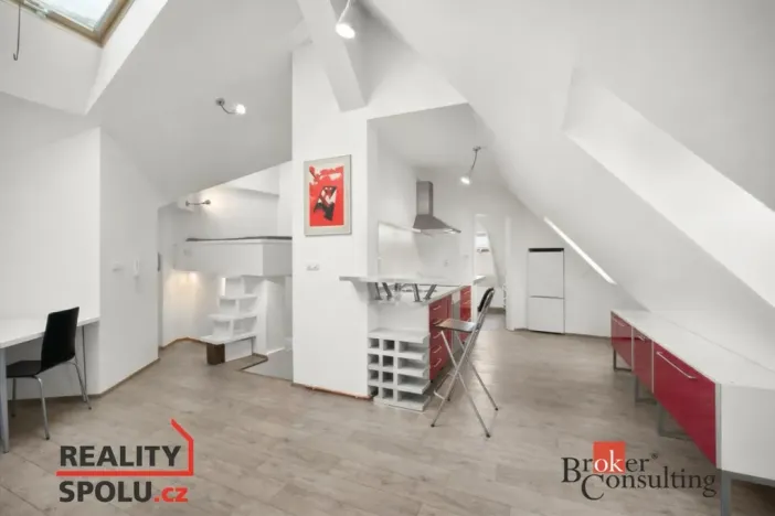 Pronájem bytu 1+kk, Praha - Vršovice, Bulharská, 58 m2