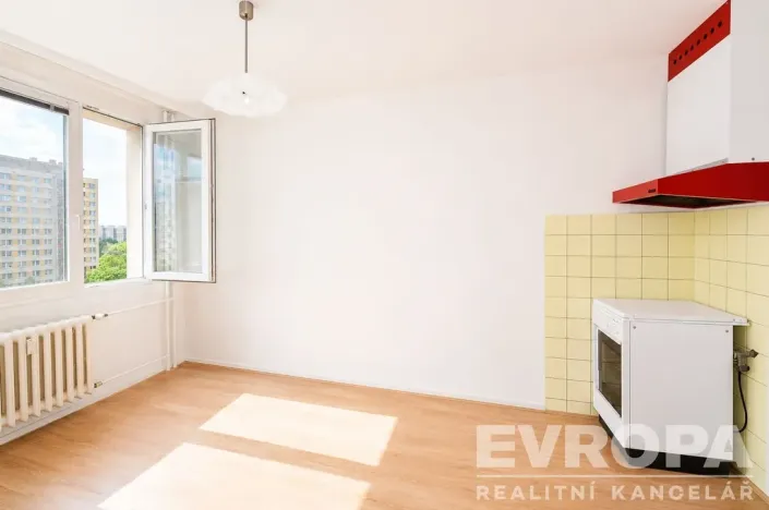Prodej bytu 2+1, Praha - Kobylisy, Chabařovická, 62 m2