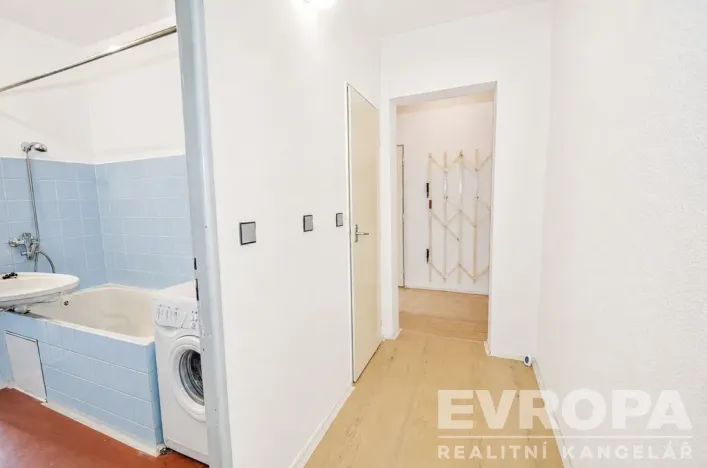 Prodej bytu 2+1, Praha - Kobylisy, Chabařovická, 62 m2