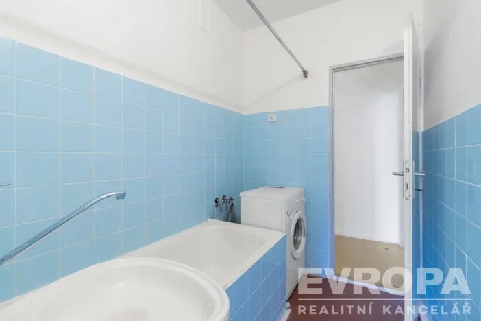 Prodej bytu 2+1, Praha - Kobylisy, Chabařovická, 62 m2