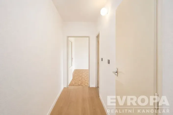 Prodej bytu 2+1, Praha - Kobylisy, Chabařovická, 62 m2