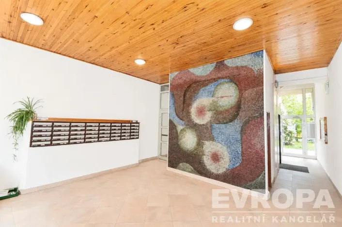 Prodej bytu 2+1, Praha - Kobylisy, Chabařovická, 62 m2