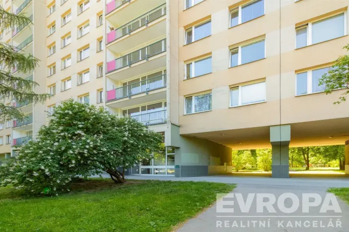Prodej bytu 2+1, Praha - Kobylisy, Chabařovická, 62 m2