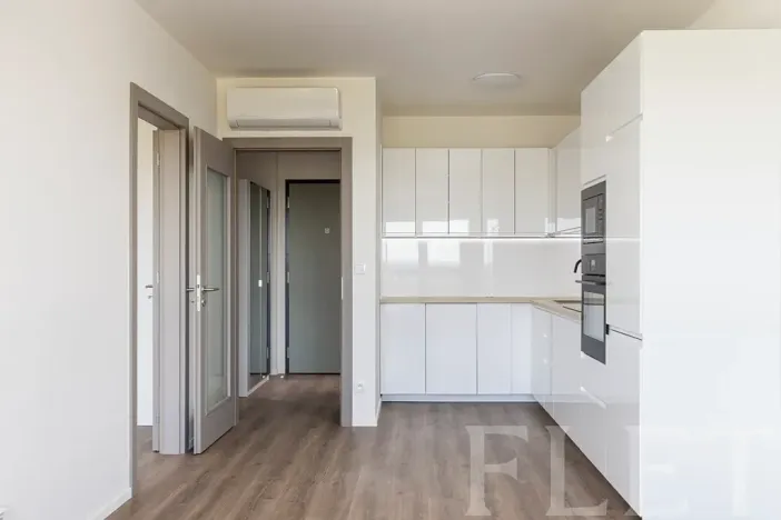 Pronájem bytu 2+kk, Praha - Černý Most, Arnošta Valenty, 50 m2