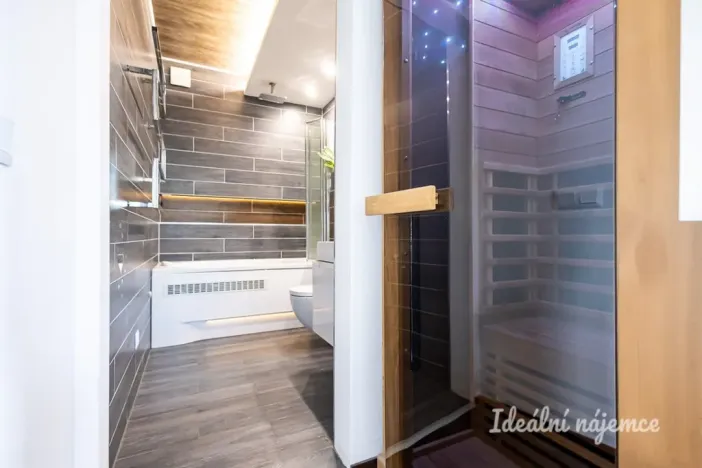 Pronájem bytu 2+kk, Praha - Holešovice, Varhulíkové, 80 m2