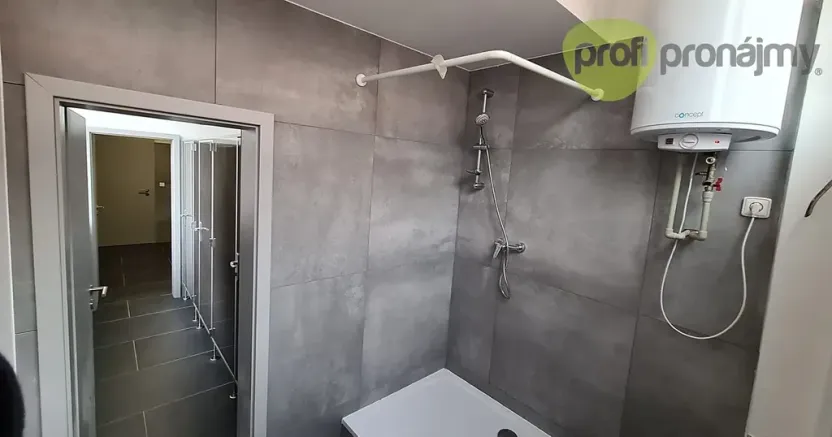 Pronájem skladu, Zlín, Šedesátá, 3000 m2