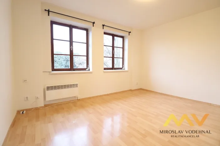 Pronájem bytu 1+kk, Hradec Králové, Dlouhá, 28 m2
