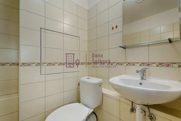 Pronájem bytu 1+kk, Jindřichův Hradec - Jindřichův Hradec III, sídliště Vajgar, 25 m2