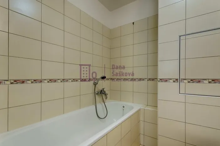 Pronájem bytu 1+kk, Jindřichův Hradec - Jindřichův Hradec III, sídliště Vajgar, 25 m2