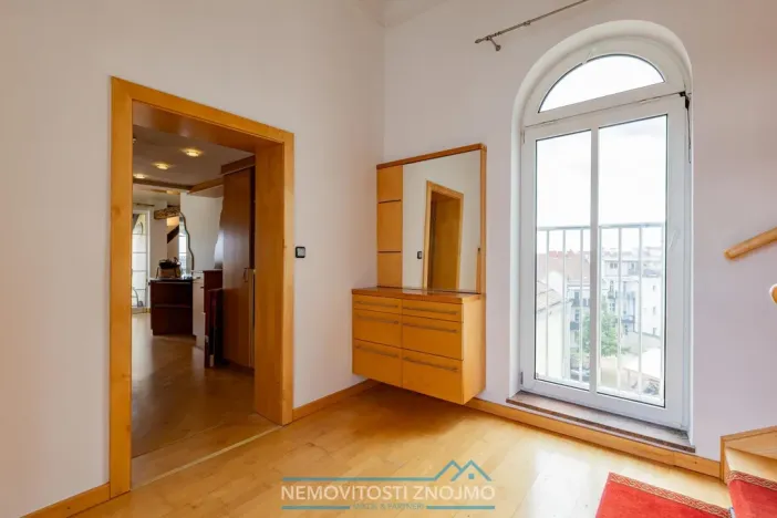 Prodej atypického bytu, Znojmo, Alšova, 310 m2