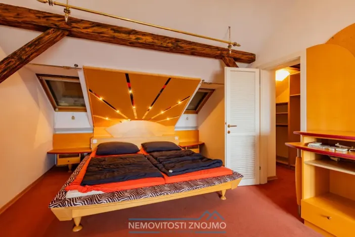 Prodej atypického bytu, Znojmo, Alšova, 310 m2