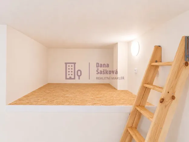 Pronájem bytu 2+kk, Jindřichův Hradec - Jindřichův Hradec III, Na Piketě, 34 m2