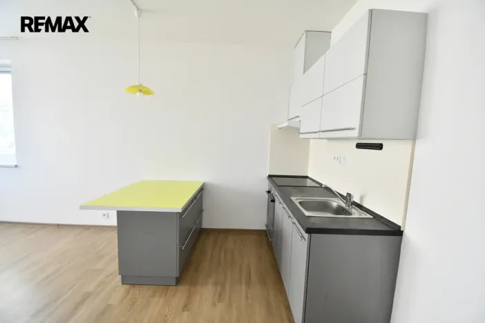 Pronájem bytu 1+kk, Hradec Králové - Nový Hradec Králové, Slunečná, 32 m2