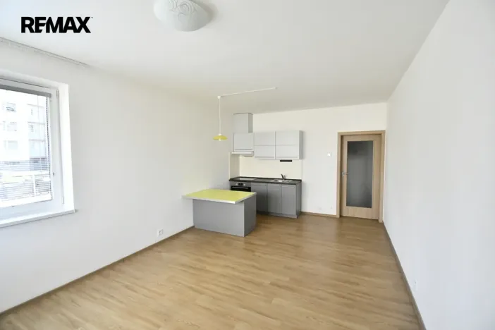 Pronájem bytu 1+kk, Hradec Králové - Nový Hradec Králové, Slunečná, 32 m2