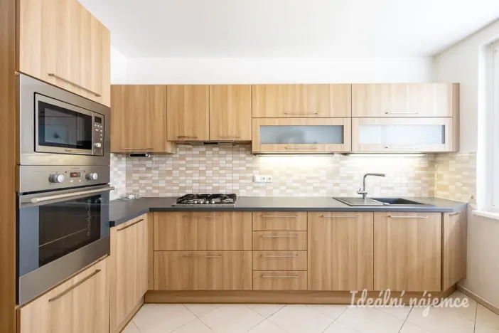 Pronájem bytu 3+1, Praha - Modřany, Levského, 75 m2
