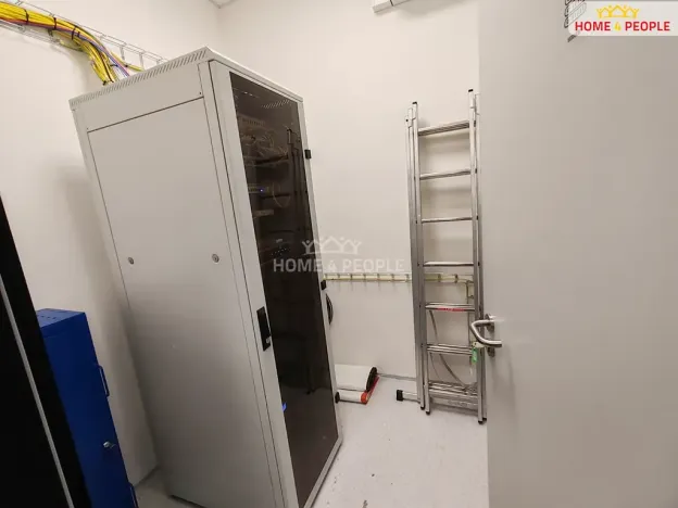 Pronájem skladu, Ostrov, 4400 m2