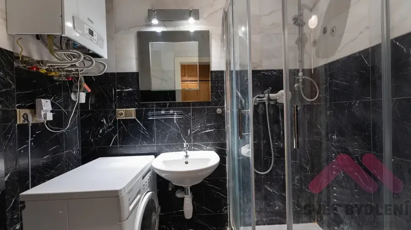 Pronájem bytu 2+kk, Praha - Karlín, Sokolovská, 47 m2