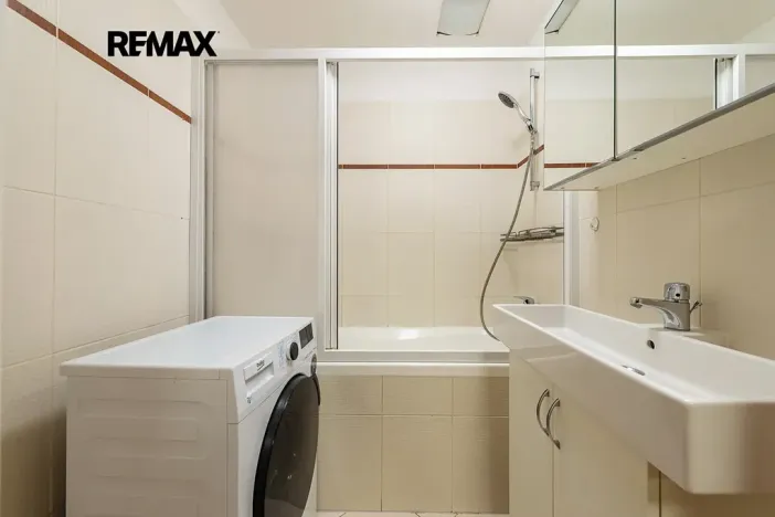Prodej bytu 2+kk, Praha - Holešovice, Osadní, 54 m2