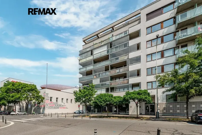 Prodej bytu 2+kk, Praha - Holešovice, Osadní, 54 m2
