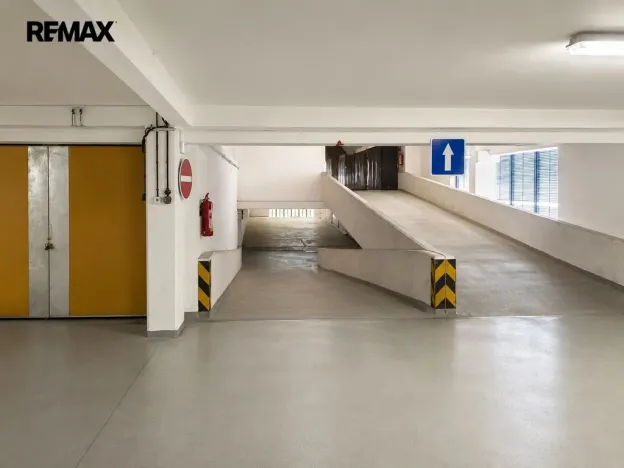 Prodej garáže, Praha - Chodov, Holušická, 18 m2