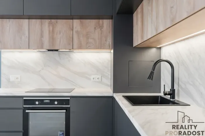 Pronájem bytu 2+kk, Praha - Modřany, Komořanská, 63 m2