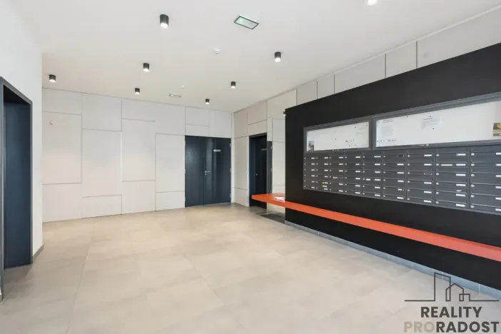 Pronájem bytu 2+kk, Praha - Modřany, Komořanská, 63 m2