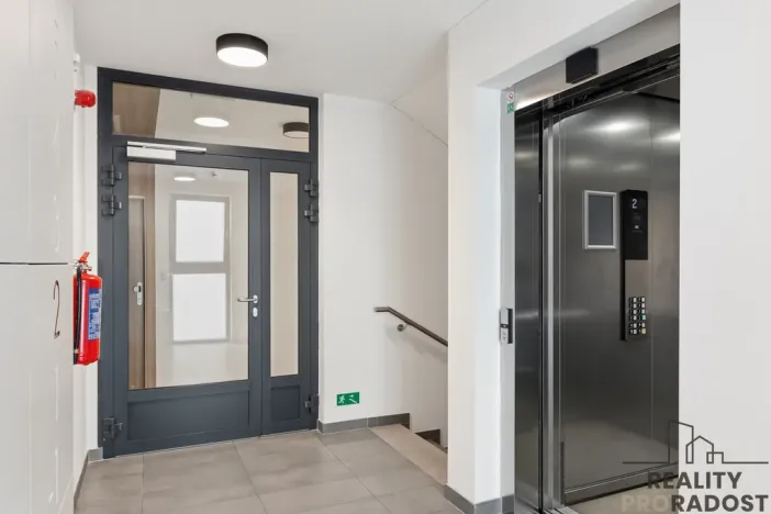 Pronájem bytu 2+kk, Praha - Modřany, Komořanská, 63 m2