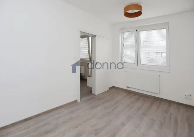 Pronájem bytu 2+kk, Praha, Makedonská, 49 m2