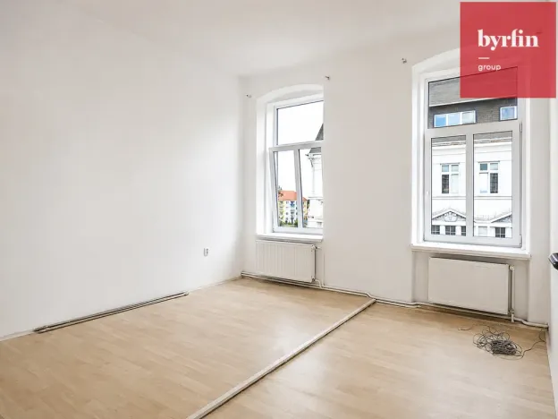 Pronájem bytu 2+1, Krnov, nám. Minoritů, 62 m2