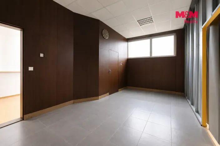 Pronájem obchodního prostoru, Plzeň - Jižní Předměstí, Husova, 93 m2