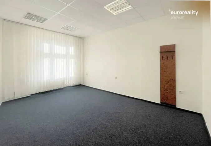 Pronájem kanceláře, Mariánské Lázně, třída Vítězství, 15 m2
