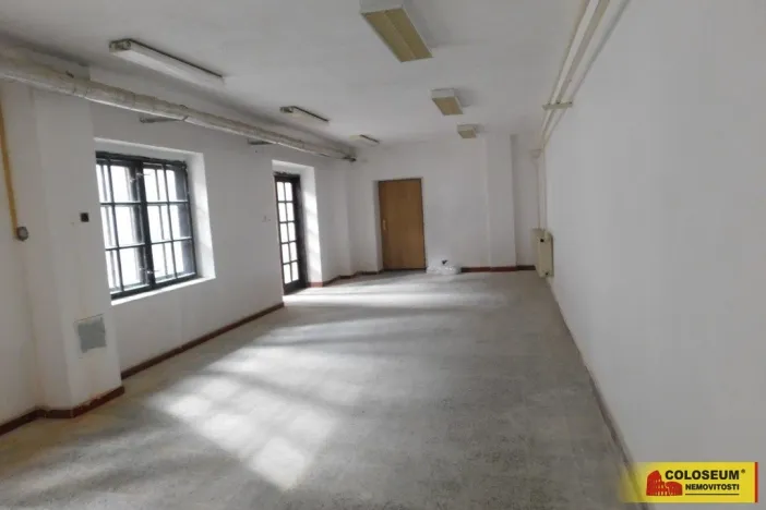Pronájem obchodního prostoru, Znojmo, Pražská, 660 m2