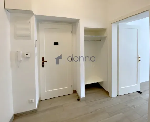 Pronájem bytu 2+kk, Praha, Velvarská, 38 m2