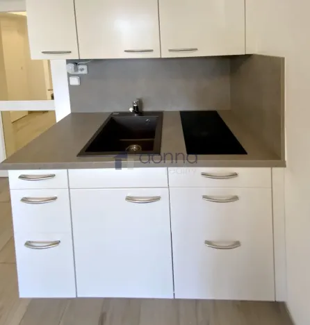 Pronájem bytu 2+kk, Praha, Velvarská, 38 m2