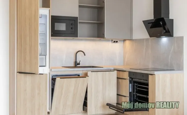 Pronájem bytu 1+kk, Praha - Hrdlořezy, V třešňovce, 40 m2