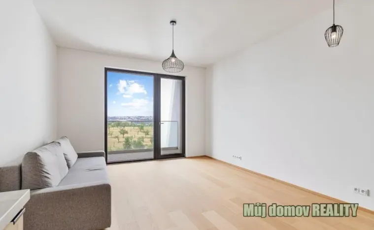Pronájem bytu 1+kk, Praha - Hrdlořezy, V třešňovce, 40 m2