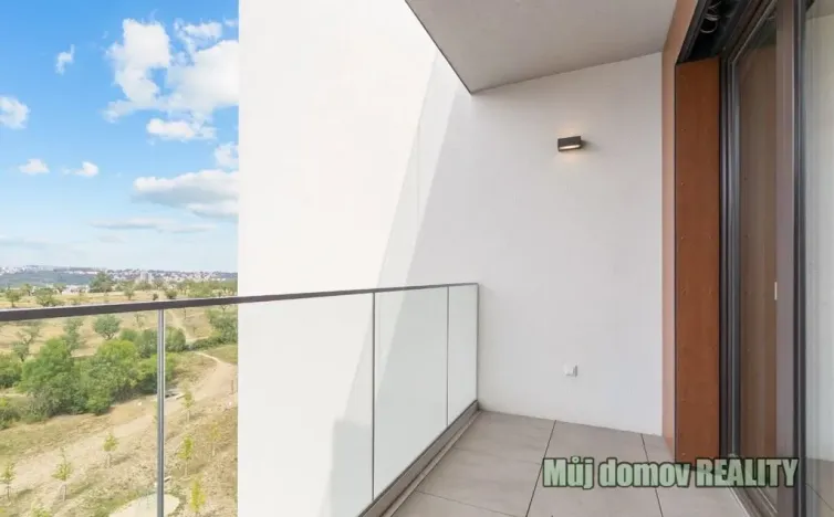 Pronájem bytu 1+kk, Praha - Hrdlořezy, V třešňovce, 40 m2