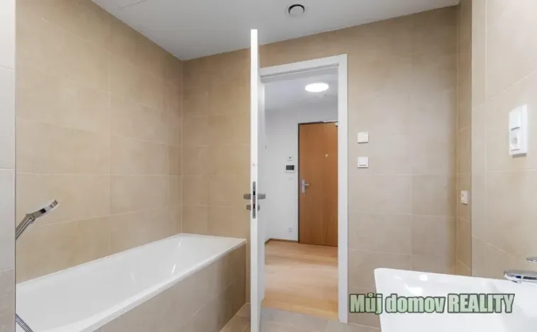 Pronájem bytu 1+kk, Praha - Hrdlořezy, V třešňovce, 40 m2