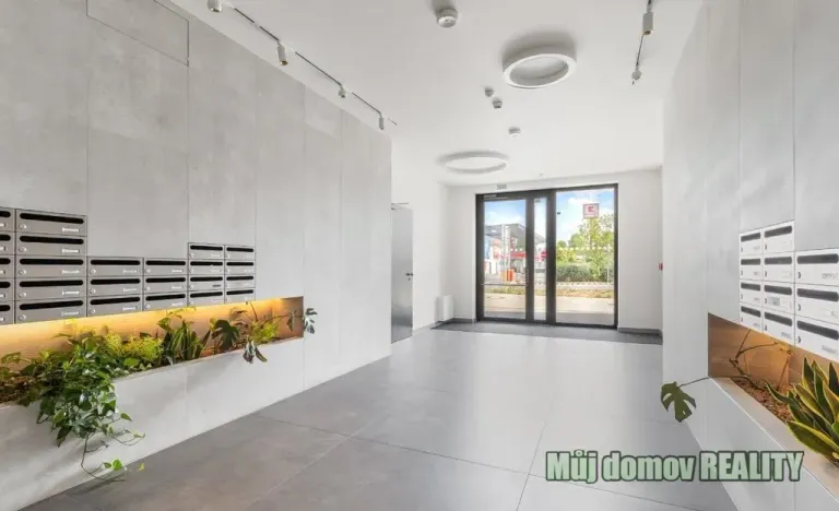 Pronájem bytu 1+kk, Praha - Hrdlořezy, V třešňovce, 40 m2
