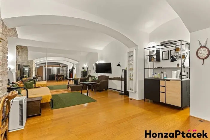 Prodej komerční nemovitosti, Praha - Nové Město, Dittrichova, 66 m2