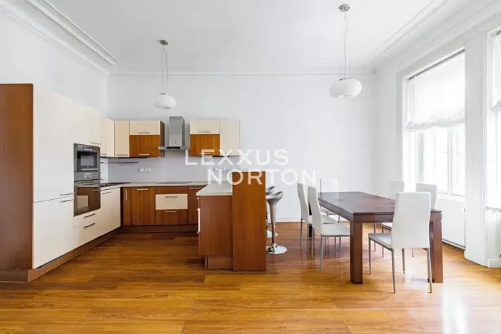 Pronájem bytu 4+1, Praha - Malá Strana, Zborovská, 154 m2