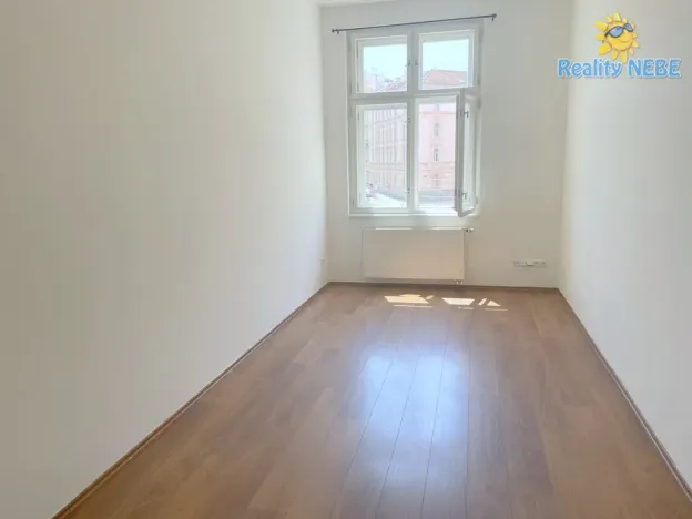 Pronájem bytu 1+kk, Praha - Nusle, Nuselská, 31 m2