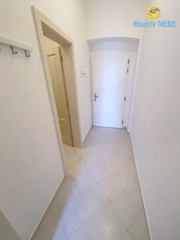Pronájem bytu 1+kk, Praha - Nusle, Nuselská, 31 m2