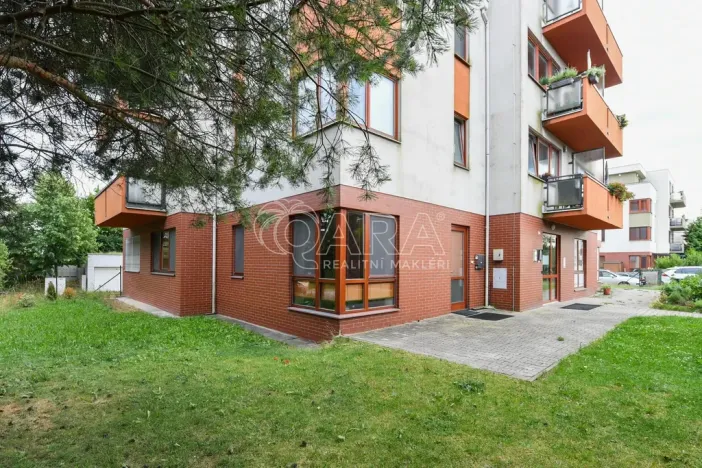 Prodej obchodního prostoru, Jesenice, Cedrová, 56 m2