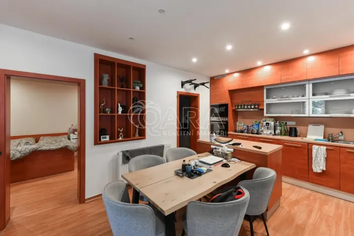 Prodej obchodního prostoru, Jesenice, Cedrová, 56 m2
