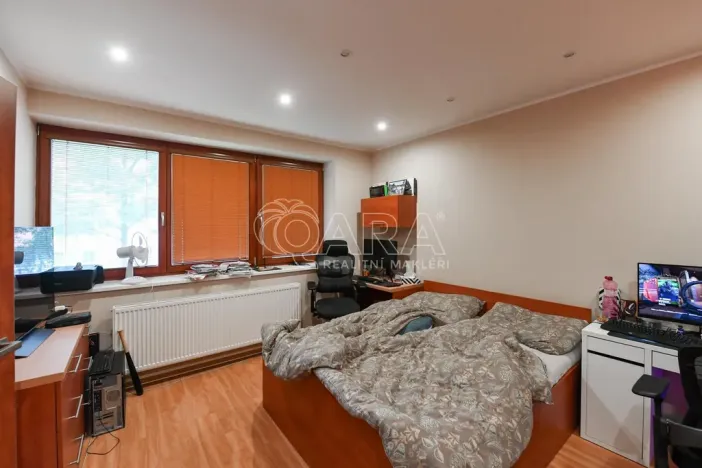 Prodej obchodního prostoru, Jesenice, Cedrová, 56 m2
