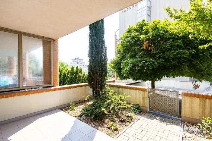 Pronájem bytu 1+kk, Praha - Dejvice, Máslova, 34 m2
