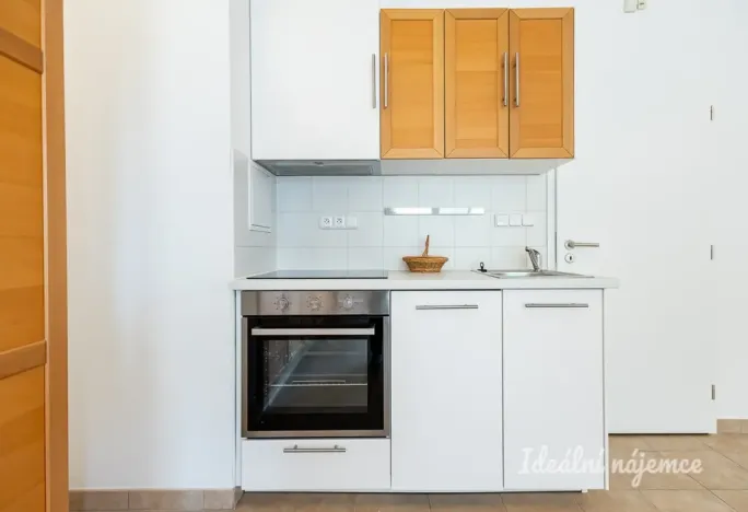 Pronájem bytu 1+kk, Praha - Dejvice, Máslova, 34 m2