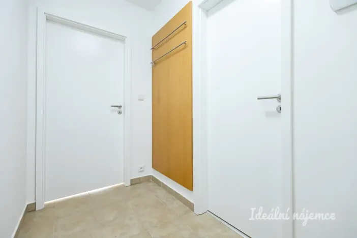 Pronájem bytu 1+kk, Praha - Dejvice, Máslova, 34 m2