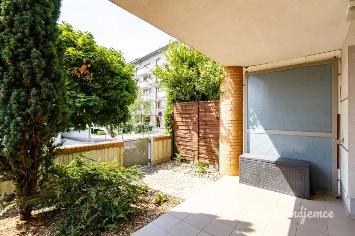 Pronájem bytu 1+kk, Praha - Dejvice, Máslova, 34 m2